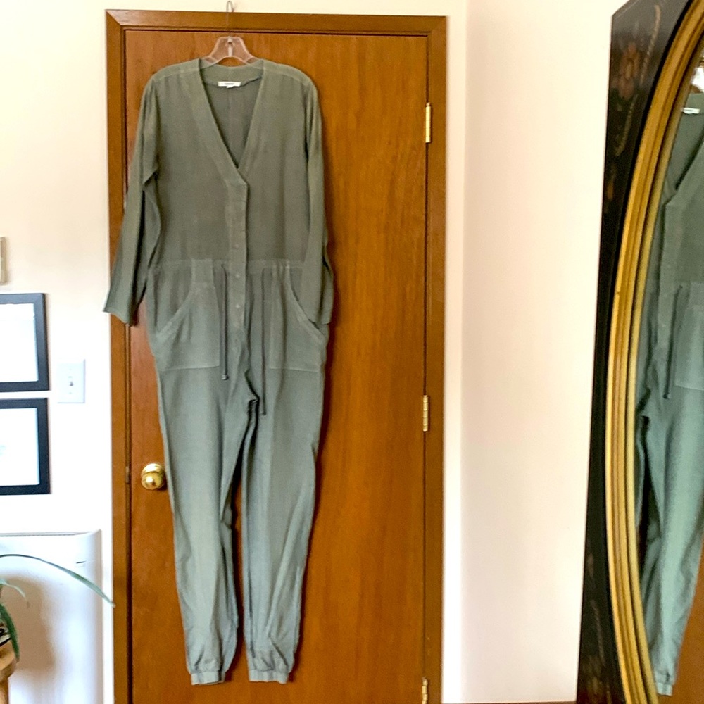 Splendid  willow green jumpsuit oversized, snap front closure